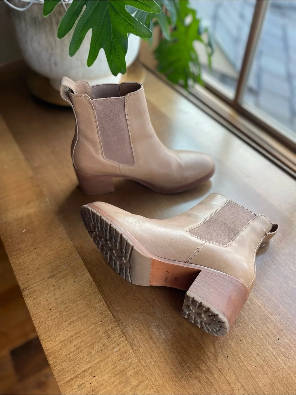 Nisolo Tan Leather Chelsea Ankle Block Heel Booties 9.5